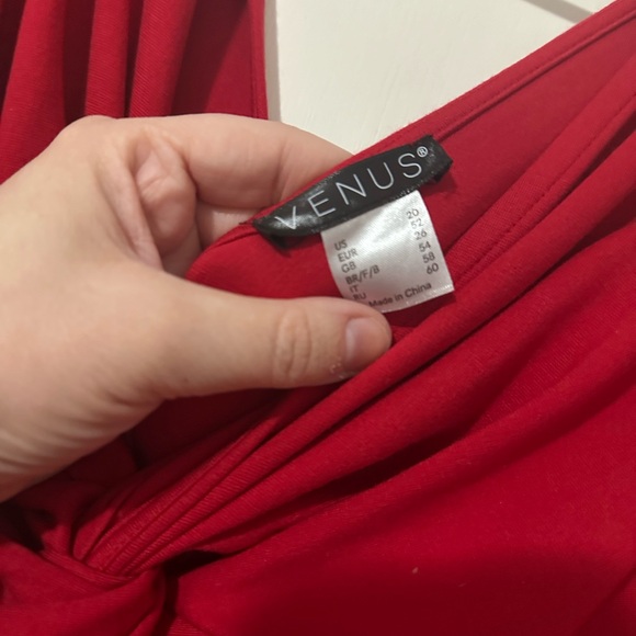 Venus ruffle sleeve jumpsuit in red. Size 20 - Picture 5 of 6